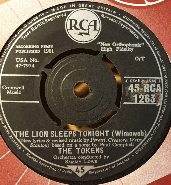 The Tokens : The Lion Sleeps Tonight (7", Single)
